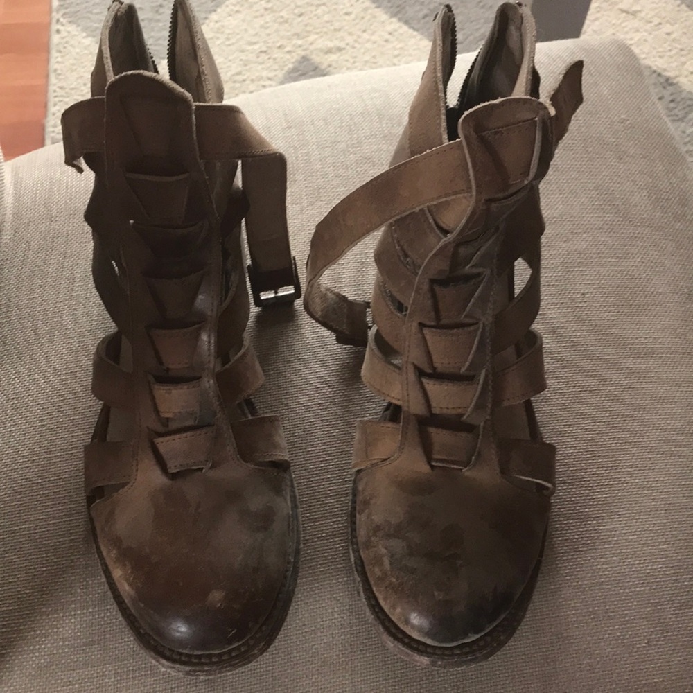 New never worn freebird booties size 9